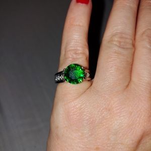 Emerald and diamond ring